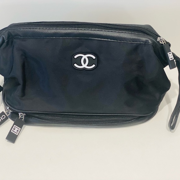 Chanel Cosmetics bag - Picture 1 of 11